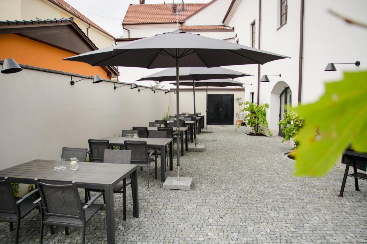 Hotel Restaurant Na Navsi Ricany  Ngoại thất bức ảnh