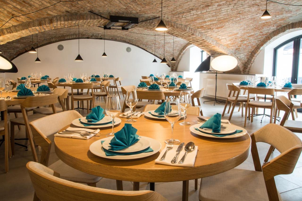 Hotel Restaurant Na Navsi Ricany  Ngoại thất bức ảnh