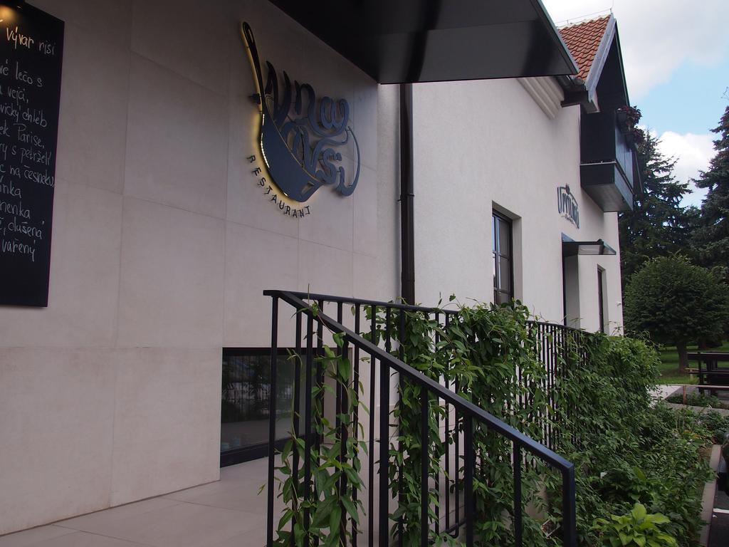 Hotel Restaurant Na Navsi Ricany  Ngoại thất bức ảnh